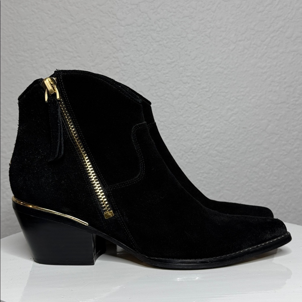 GUESS BLACK SUEDE NALONEY ZIPPER ACCENT WESTERN HEELED ANKLE BOOTS - Picture 7 of 15